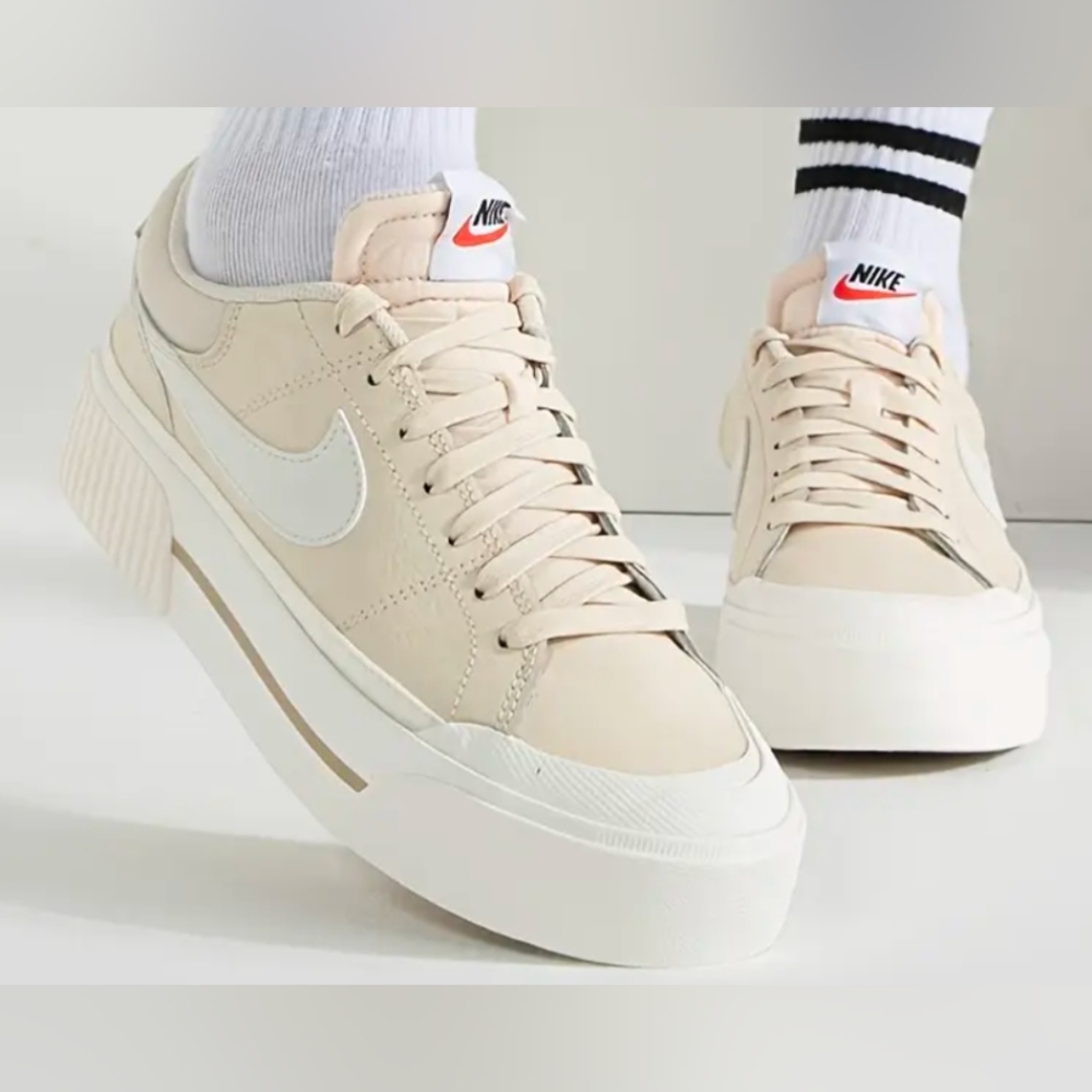Nike Women's Court Legacy Lift Platform Sneakers Size 6.5 MSRP $94.99
